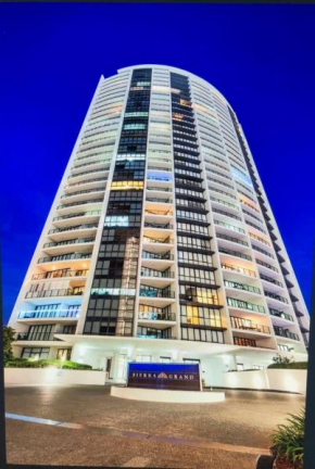 Gold Coast Broadbeach walk Pac Fair, Casino Beach